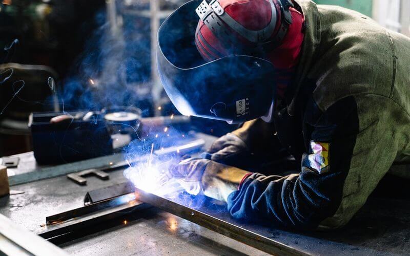 Earn up to $69,420 as Welder in Canada